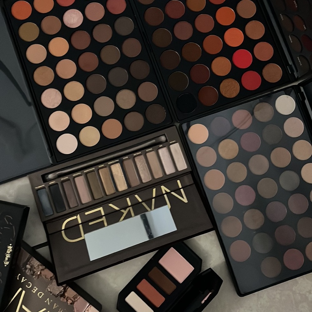 Nude lovers bundle makeup/eyeshadow brand new in boxes. - Picture 2 of 5